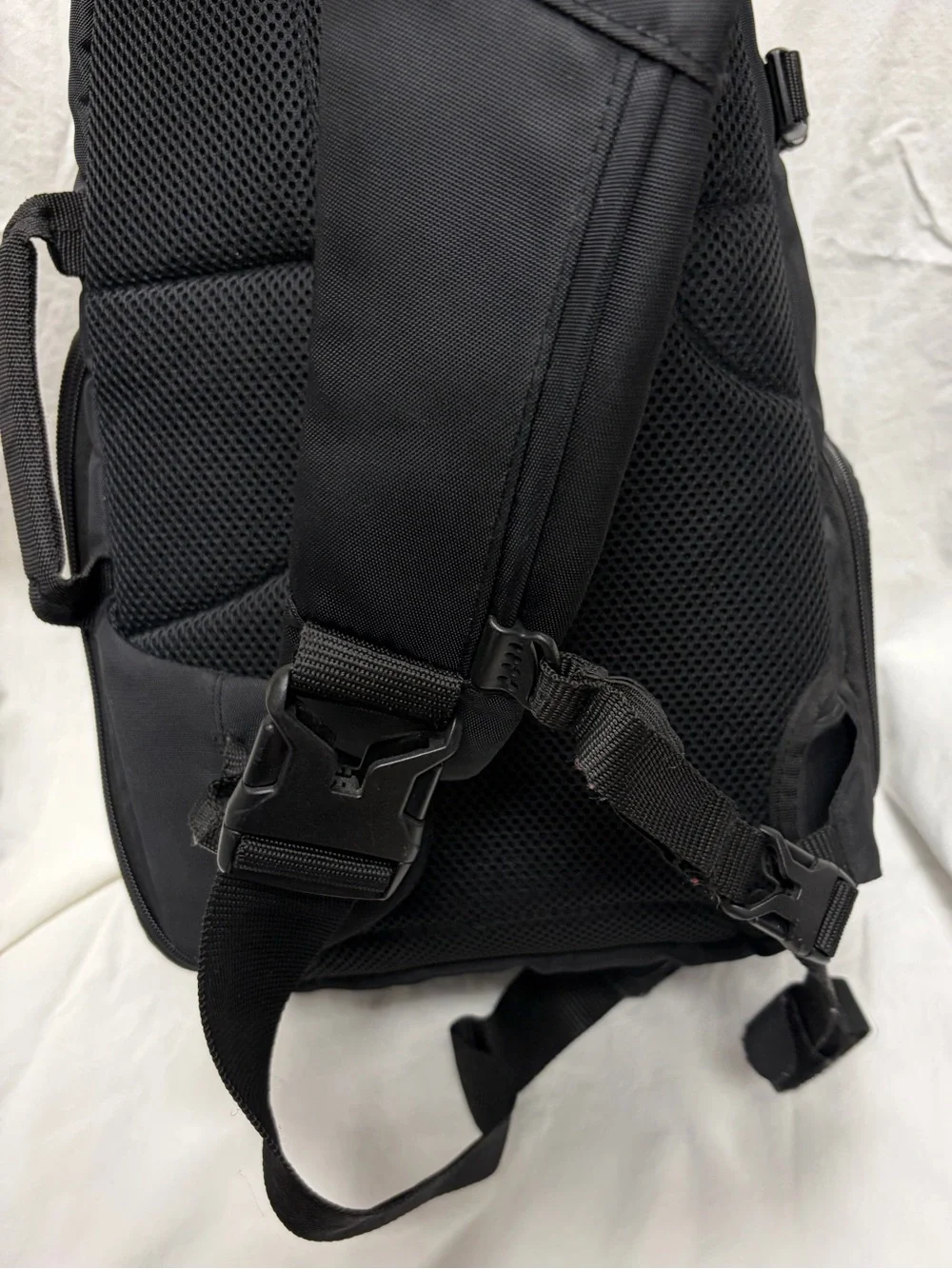 Case Logic DCB-308 SLR Camera Sling Bag with Rain Cover